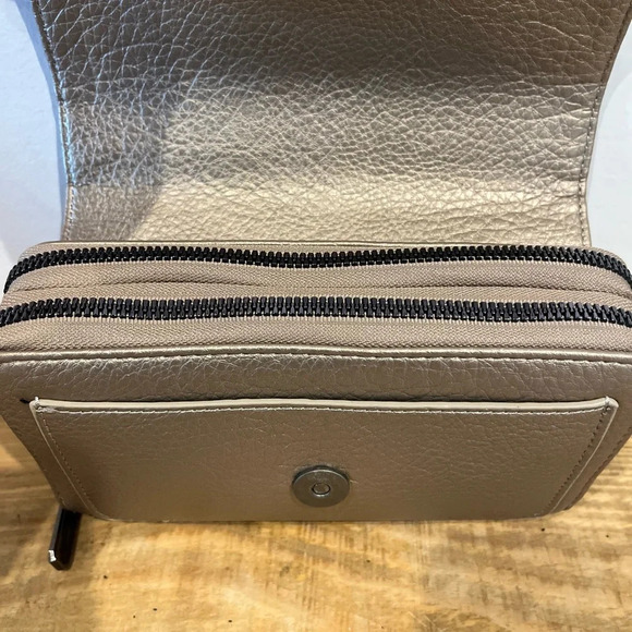 Wrangler‎ metallic quilted crossbody bag with guitar type strap NWOT - Picture 3 of 10